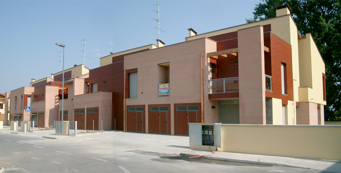 Fronte stradale di edifici residenziali del comparto C4 a San Giorgio di Piano